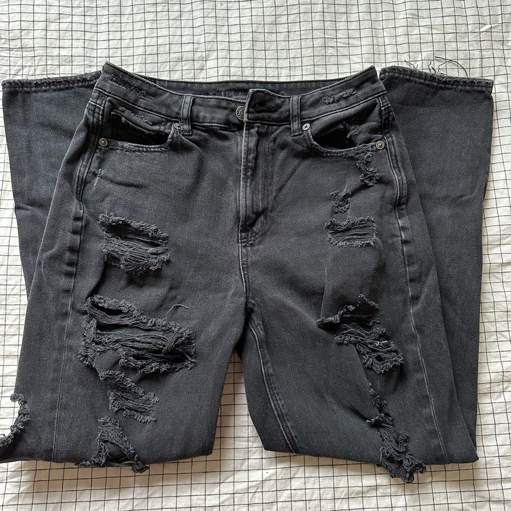 size 4 black ripped american eagle jeans
